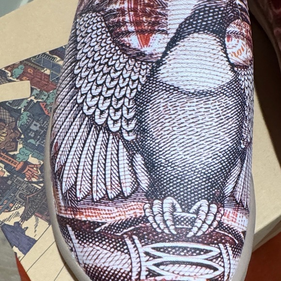 UIN Women's Slip-On Sneakers with Bird Art in Orange and Black - Picture 3 of 5